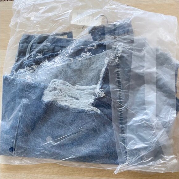 Urban Outfitters x Levi’s | 501 90s Vintage Denim Light Jean Shorts New Plus 22W - Picture 7 of 10